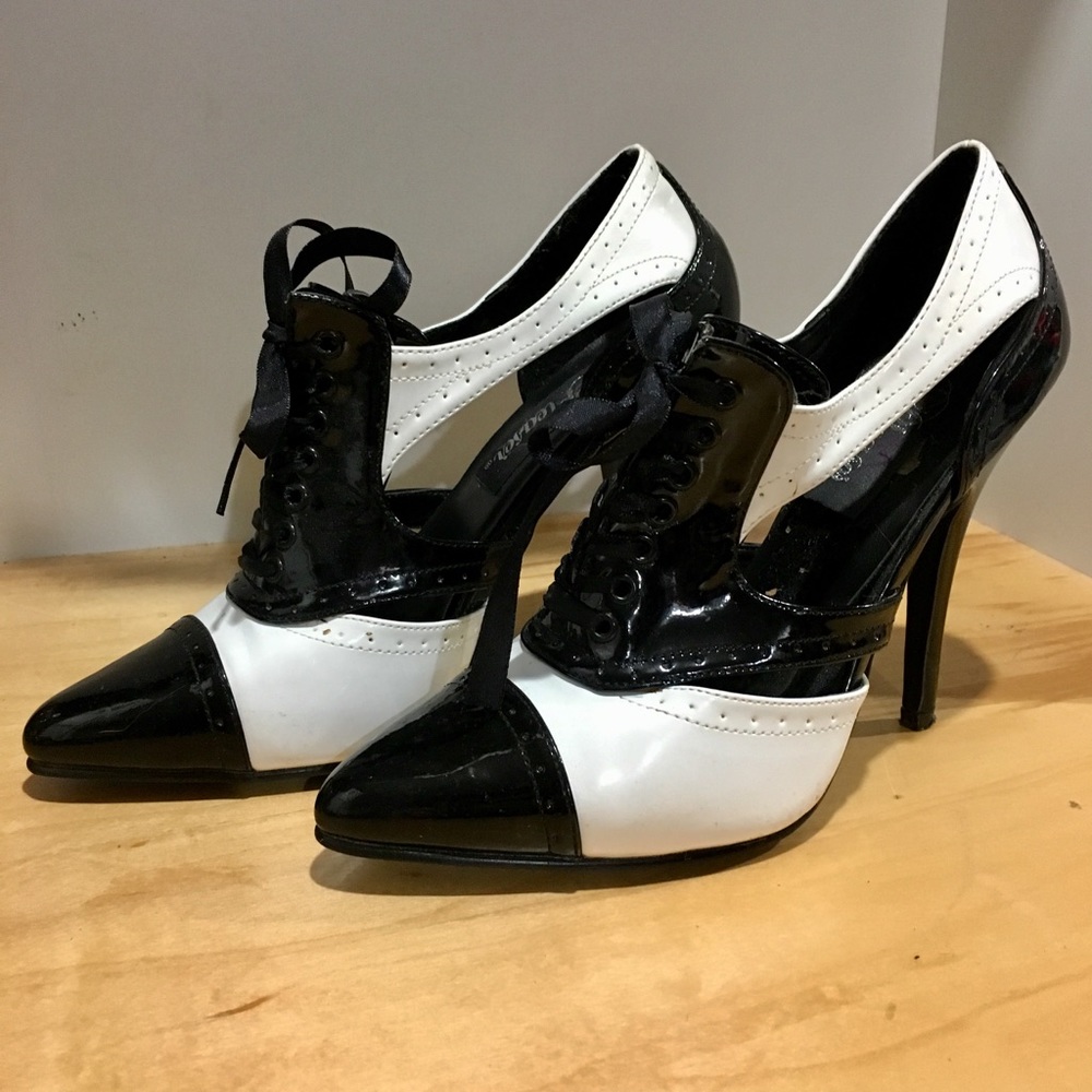 Black + white laced heels size 7.5